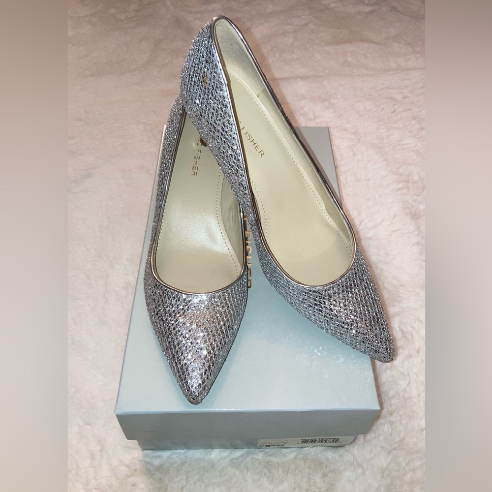 NEW Marc Fisher Milee Silver Metallic Pointed Toe Pumps, Size WMN 8M